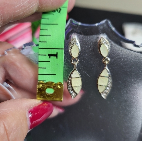 NEW Silver Synthetic White leaf shape Opal stud dangle earrings Small - Picture 7 of 7